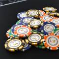 Maleta de 100 fichas de póker "CROWN" - versión TORNEO - en compuesto de arcilla de 14 g - con accesorios.