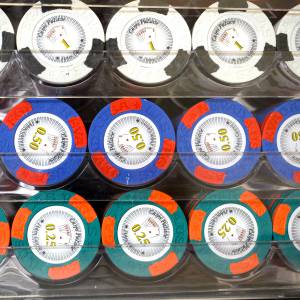 "Bird Cage" is a 1000-poker chip set "LAS VEGAS" - CASH GAME version - made of 14g clay composite, with accessories.