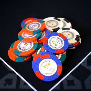 Mallette de 400 jetons de poker "LAS VEGAS" - version CASH GAME - en clay composite 14 g - avec accessoires
