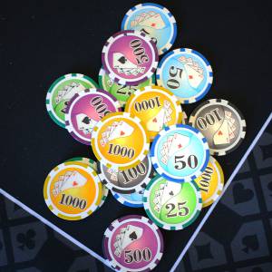 Maleta com 200 fichas de poker "YING YANG" - versão TORNEIO - em ABS com inserções metálicas de 12 g - com acessórios.