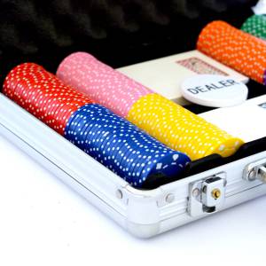 Maleta de 200 fichas de póker "SUITED" - en ABS inserto metálico 12 g - con accesorios.