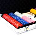 Koffer met 300 pokerschijven "SUITED COLOR" - gemaakt van ABS met een metalen inzetstuk van 12 g - inclusief accessoires.