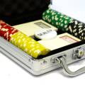 Pokerset "DICE COLOR" - 100 Chips in einer ABS-Box mit metallischem 12 g Einleger - inklusive Zubehör.