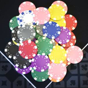 Estuche de poker de 300 fichas "DICE COLOR" - en ABS con inserto metálico de 12 g - con accesorios.