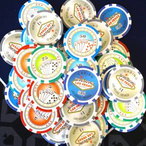 Mallette de 200 jetons de poker "WELCOME LAS VEGAS" - version CASH GAME - en ABS insert métallique 12 g - avec accessoires