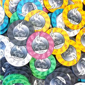 Jaula de pájaros de 600 fichas de póker "THE SHARK" de cerámica de 10 g EXCLUSIVIDAD DE PRODUCCIÓN DE CARTAS.