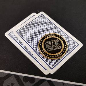 Protetor de cartão em latão "O VENCEDOR" - 38mm - em uma caixa de plástico.