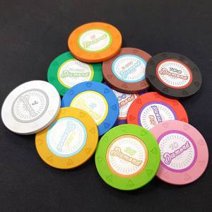 Mallette de 100 jetons de poker "DIAMOND" - version TOURNOI - en clay composite 14 g - avec accessoires