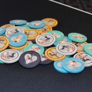 Mallette de 300 jetons de poker "PIN UP" - en céramique 10 g - EXCLUSIVITÉ CARTES PRODUCTION