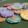 Valigetta da 500 fiches da poker "TWISTER" - versione CASH GAME - in clay composite da 14 g - con accessori.