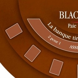 Tapis de "BLACK JACK 2023" marron - 140 x 70 cm - jersey néoprène - Demi-lune