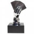 Pokertrophäe "POKER HAND SILBER" - 13 cm Höhe - individualisierter Sockel