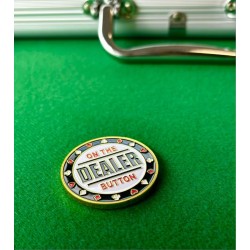 Pulsante del mazziere "ON THE DEALER BUTTON" in ottone - 43mm