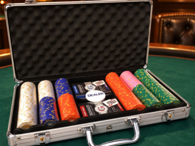 Pokerkoffer mit 300 oder 500 Chips: Aufteilung für Cash Game und Turnier