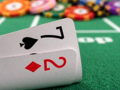 Ręce startowe w Texas Hold'em: jakie ręce grać w zależności od pozycji