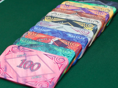 Plaques de poker : guide d'achat et comparatif des gammes